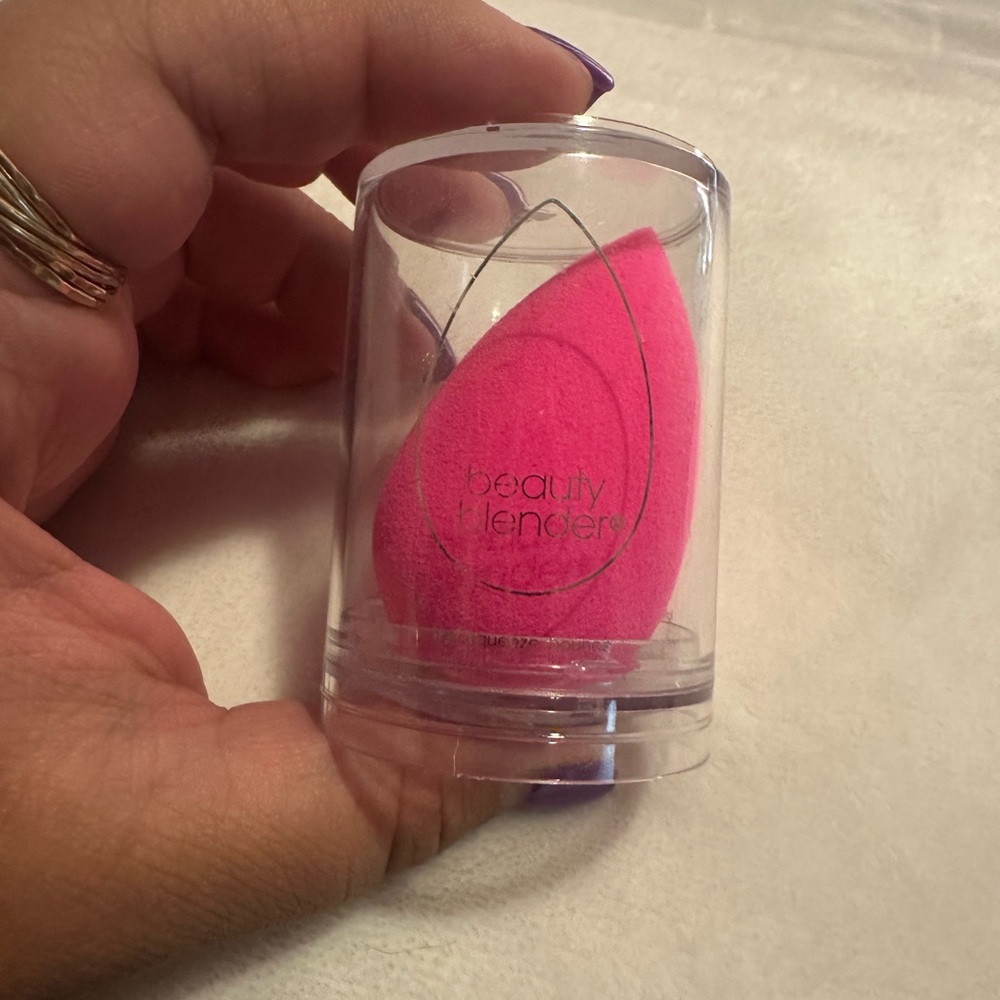Beautyblender Hot Pink Sponge
